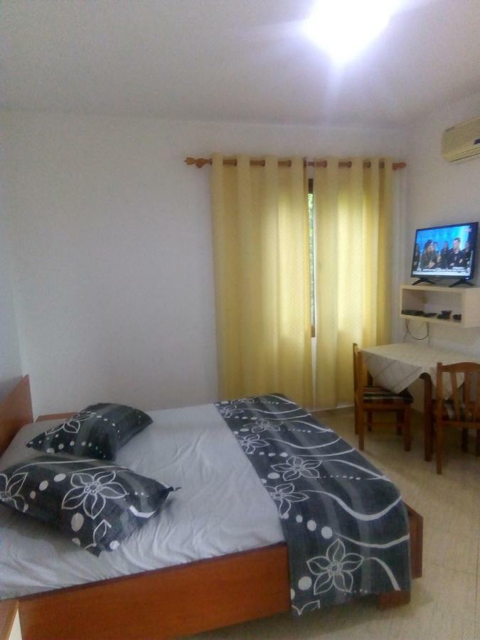 Hotel Moris Durres Exterior photo